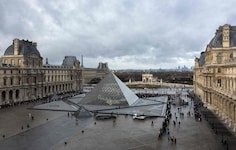Bei dem Jahrhundertraub im Louvre wurden mehrere Juwelen gestohlen.
