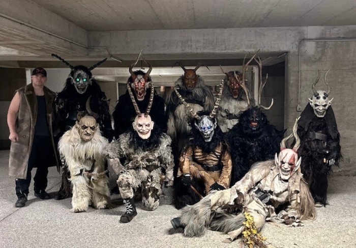 Die „Urigen Lochteufeln“ aus Ebreichsdorf werden mit anderen für die traditionell schaurige ...