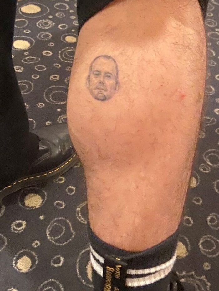 Benny Wizani hat sich das Konterfei seines Trainers Willi Wöber tätowieren lassen.