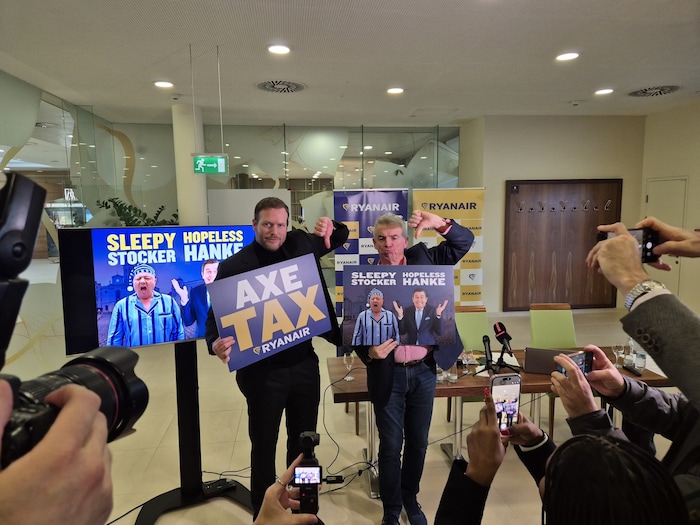 „Schläfriger Stocker“ steht auf einer Fotomontage von Ryanair-Boss Michael O‘Leary.