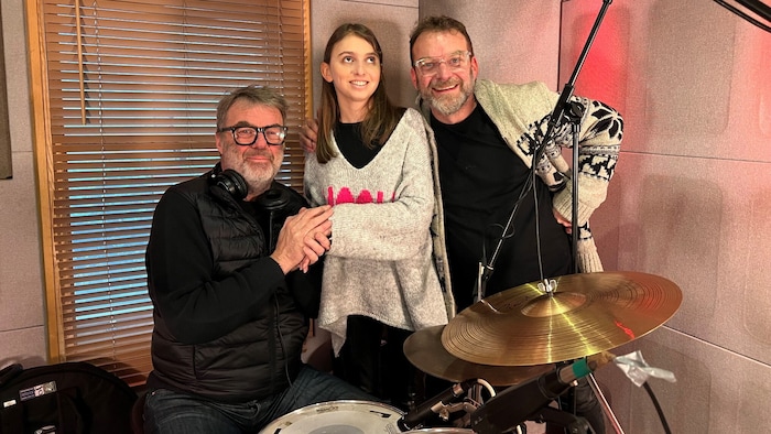 Ian Thomas (li.) und Jerry Meehan mit Sofia Reyna