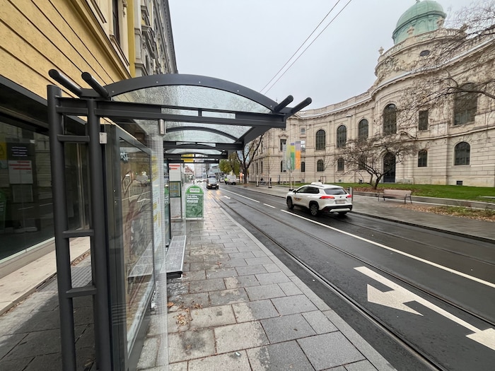 Der verwaiste frühere Haupteingang des Universalmuseums Joanneum könnte im kommenden Jahr wieder ...