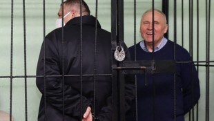 Der mittlerweile aus der Haft entlassene Sergej Tichanowski (links) und Statkewitsch (rechts) im ...