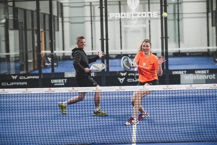 Ex-Handballer Conny Wilczynski, hier im Doppel mit Mirna Jukic, liebt Padel.