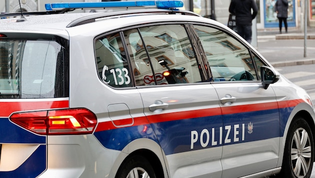 The boy is said to have threatened several girls with death. (symbolic picture)