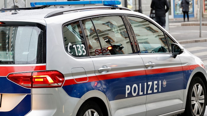 Der Bursche soll mehreren Mädchen mit dem Tod gedroht haben. (Symbolbild)