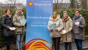 Frauenhaus Burgenland mit Verteilaktion: Die Mitarbeiterinnen des Frauenhauses . Barbara ...