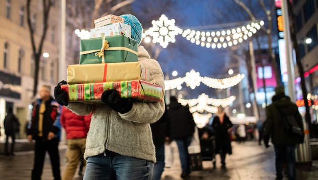 Mitte November starten die Niederösterreicher mit ihren Weihnachtseinkäufen – 63 Prozent davon ...