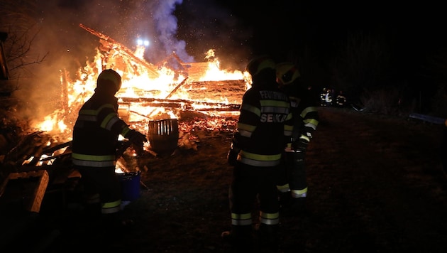 68 Feuerwehrkräfte kämpften gegen die Flammen.