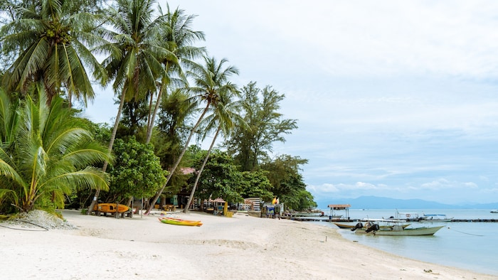 Die kilometerlangen Sandstrände auf den Perhentian Islands sind oft menschenleer.