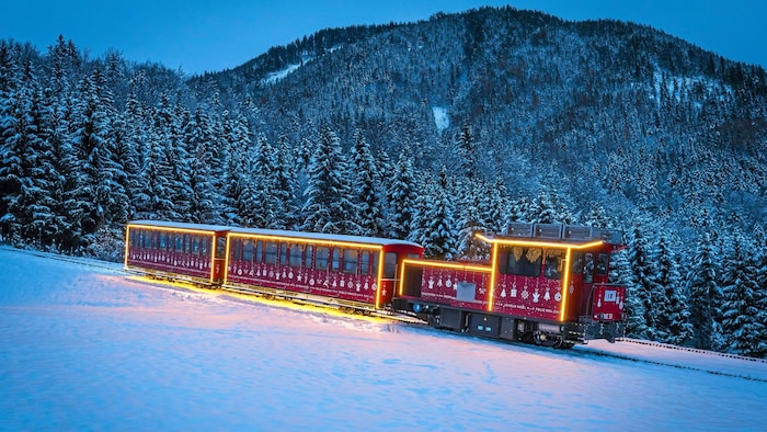 Der beleuchtete Adventzug: die Schafbergbahn