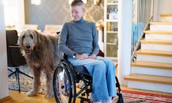 Medizinerin Bettina R. vor der Treppe, über die sie im März stürzte