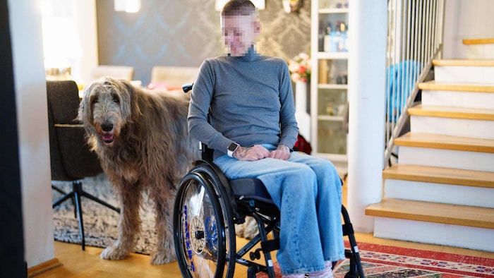 Medizinerin Bettina R. vor der Treppe, über die sie im März stürzte