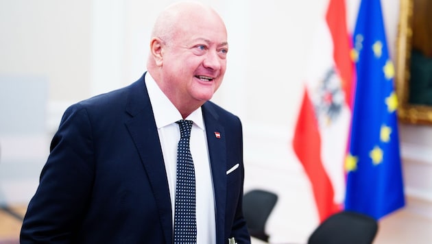 Regierungschef Christian Stocker (ÖVP) hat am Mittwoch nun auch wieder seinen Arbeitsplatz im ...