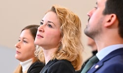 Familien- und Integrationsministerin Claudia Plakolm (ÖVP), Frauenministerin Eva-Maria ...