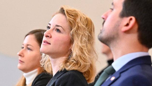 Familien- und Integrationsministerin Claudia Plakolm (ÖVP), Frauenministerin Eva-Maria ...