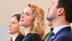 Familien- und Integrationsministerin Claudia Plakolm (ÖVP), Frauenministerin Eva-Maria ...