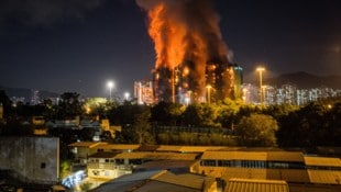 In einem Wohnkomplex mit mehr als 1900 Wohnungen ist ein Feuer ausgebrochen.