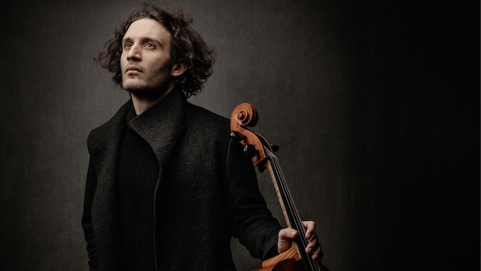 Nicolas Altstaedt gilt als „Artist in Demand“ für große Bühnen und Festivals, weil er nicht nur ...