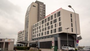 Der Pannonia Tower in Parndorf bekommt ein weiteres Hotel dazugebaut. Es wird eine Verbindung ...