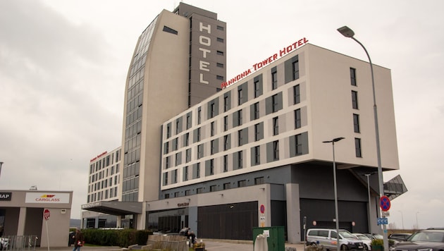 Der Pannonia Tower in Parndorf bekommt ein weiteres Hotel dazugebaut. Es wird eine Verbindung ...