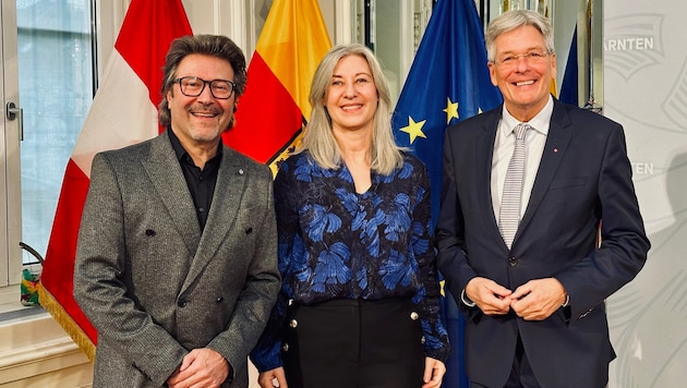 Mirjam Polzer-Srienz übernimmt die Leitung des Volksgruppenbüros von Peter Karpf (li.), dem ...