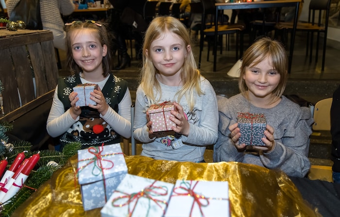 Regau erstrahlt am Wochenende im stimmungsvollen Adventzauber. Es gibt: Kinderweihnacht in der ...