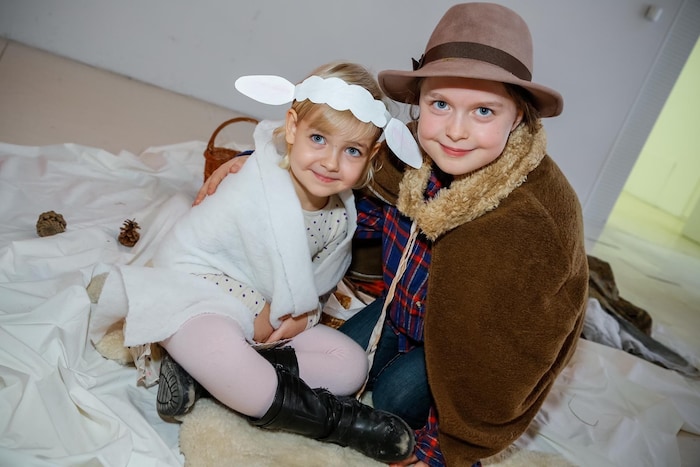 Während die Eltern ihre Weihnachtseinkäufe erledigen, können Kinder zwischen sechs und ...