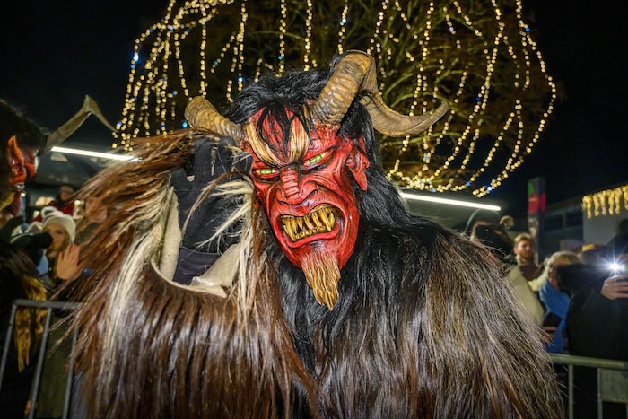 Ein bunter Kunsthandwerksmarkt, Blechbläser der Stadtkapelle Leonding und Kinderchöre sorgen für ...