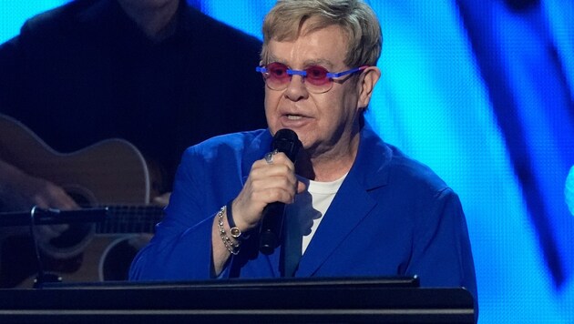 Elton John sprach über seine Sehprobleme und verriet, wie „herausfordernd“ die letzten 15 Monate ...