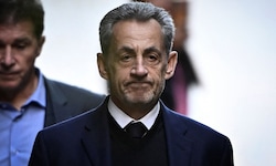Der ehemalige Präsident Frankreichs, Nicolas Sarkozy, muss seine Strafe nicht im Gefängnis ...