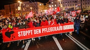 Tausende nahmen am Dienstag bei der Pflege-Demo in Salzburg teil.