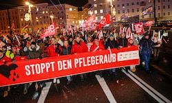 Spitalspersonal protestierte diese Woche schon in Salzburg, kommende Woche geht man in Wels, ...