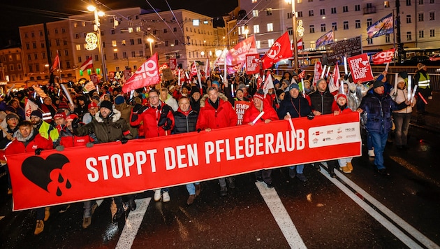 Tausende Demonstranten wandten sich gegen die Pläne der Landesregierung.