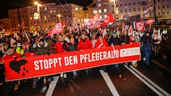 Tausende Demonstranten wandten sich gegen die Pläne der Landesregierung.