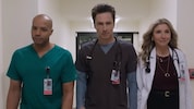 Im ersten Trailer sind die „Scrubs“-Stars Zach Braff (Mitte) sowie Donald Faison und Sarah ...