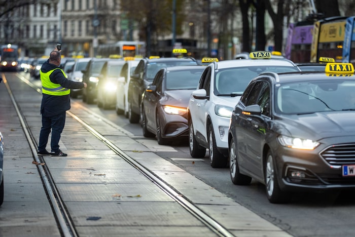 Der Protestzug führte zu einem Vekehrschaos in der Wiener City. Sperren und Verzögerungen zog ...
