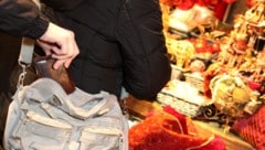 Taschendiebe nutzen jetzt den Einkaufsrummel in Geschäften, im Outlet-Center und auf den ...
