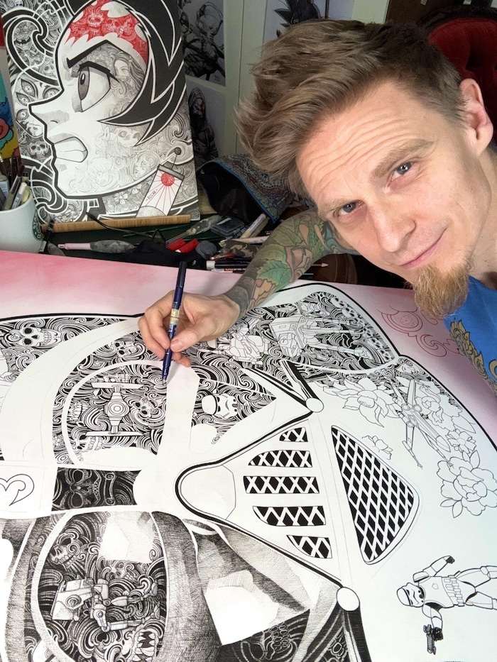 Detailreich und tiefschwarz: Ein Kennzeichen von Mikschs Mal-Stil. Online ist er unter ...