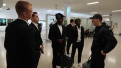 Neo-Papa Dimitri Lavalee (re.) stieß direkt in Athen zur Mannschaft.