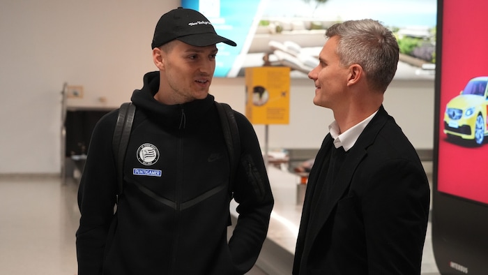 Sportchef Michael Parensen (re.) kann in Athen auf den Verteidiger bauen.