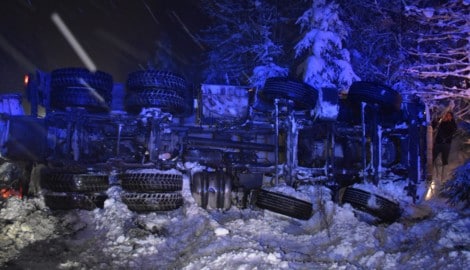 Die winterlichen Verhältnisse führten zum Umkippen eines Betonmischers.