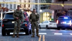 Im aufgeladenen politischen Klima in den USA entbrannte nach dem Angriff umgehend eine Debatte ...