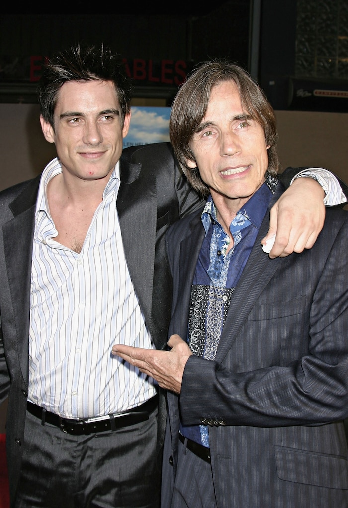 Musiker Jackson Browne mit seinem Sohn Ethan im Jahr 2004 am Red Carpet