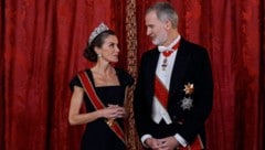 Königin Letizia war beim Staatsbankett DER Hingucker des Abends. Da kam natürlich auch König ...