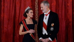 Königin Letizia war beim Staatsbankett DER Hingucker des Abends. Da kam natürlich auch König ...