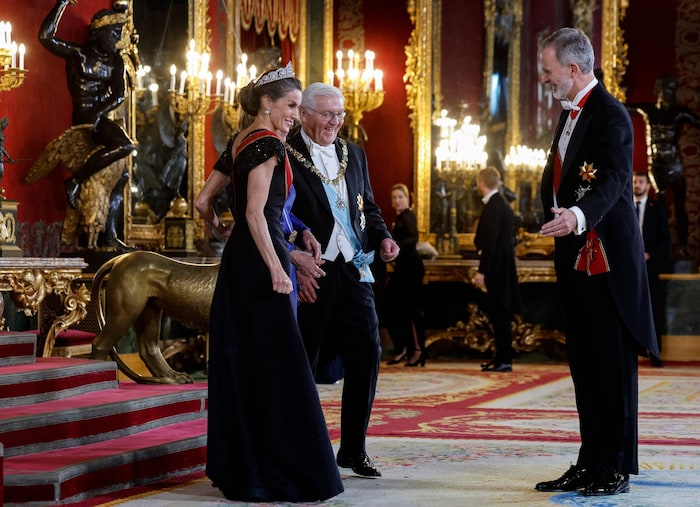 Letizia und Felipe waren an diesem Abend gut gelaunt und plauderten angeregt mit Frank-Walter ...