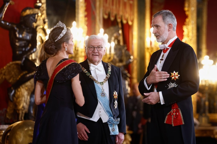 Die Königin sorgte für den Fashion-Moment des Abends.