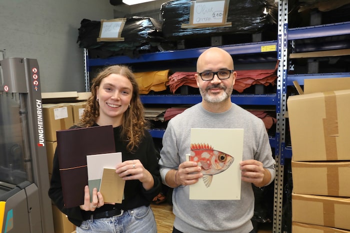 Die Lederhülle von Bacquias (mit Kollegin Claire) hält über Jahrzehnte. Die Blöcke können ...