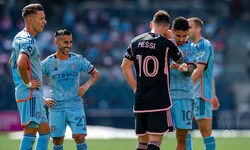 New-York-Legionär Wolf (li.) bittet Inter Miami um Star Messi zum Tanz.